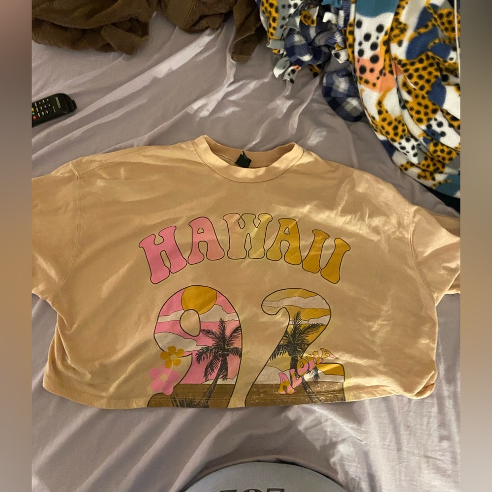 Wild&Fable Hawaii Crop. Beige with an orange tint. Size L. Very cute!